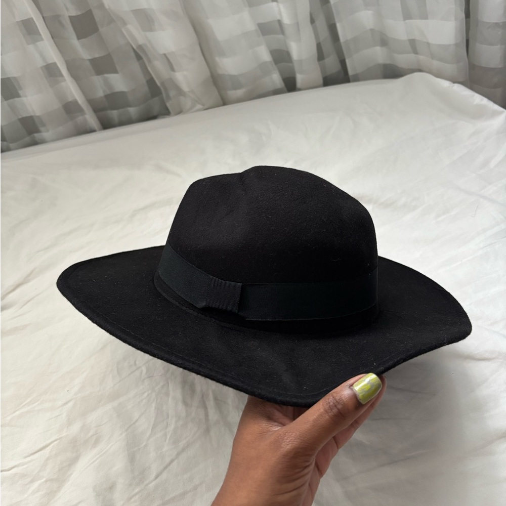 Elegant Black Wide-Brim Hat